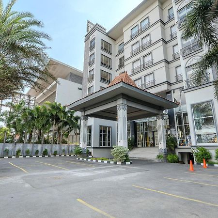 Grand Serela Yogyakarta Hotel Buitenkant foto